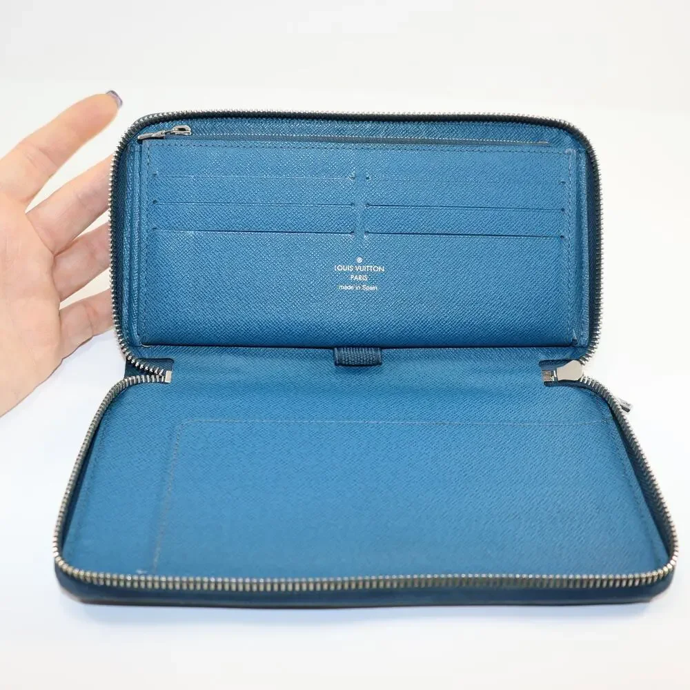 Louis Vuitton‎ Blue Epi Leather Zippy Wallet – Long Style, Wear on Corners